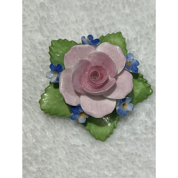 Vintage Crown Staffordshire England Porcelain Rose Brooch Pin Pink *Tiny Flaw - Picture 2 of 10